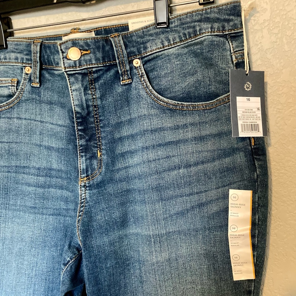 Universal Thread - High Rise Skinny Jean Size 16